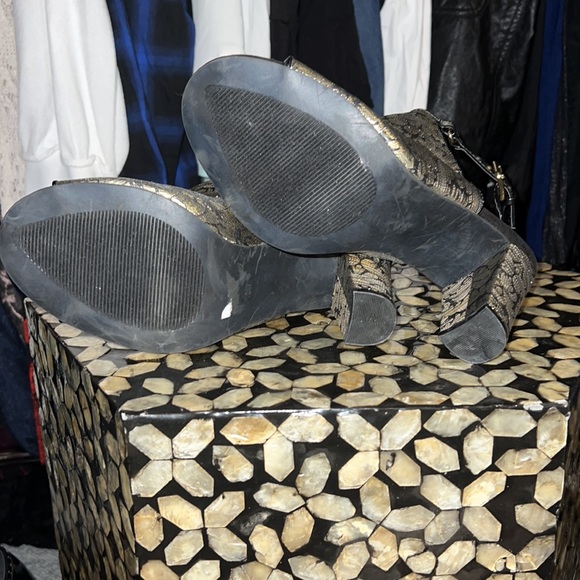 Torrid new gold and black block heels - Picture 3 of 6